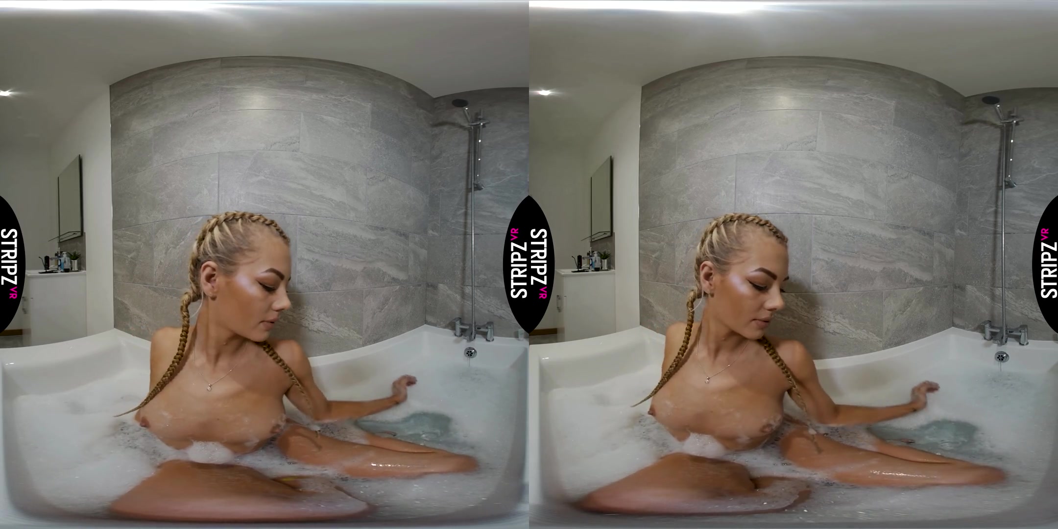 Courtney Marie in Bathe with Me... - StripzVR