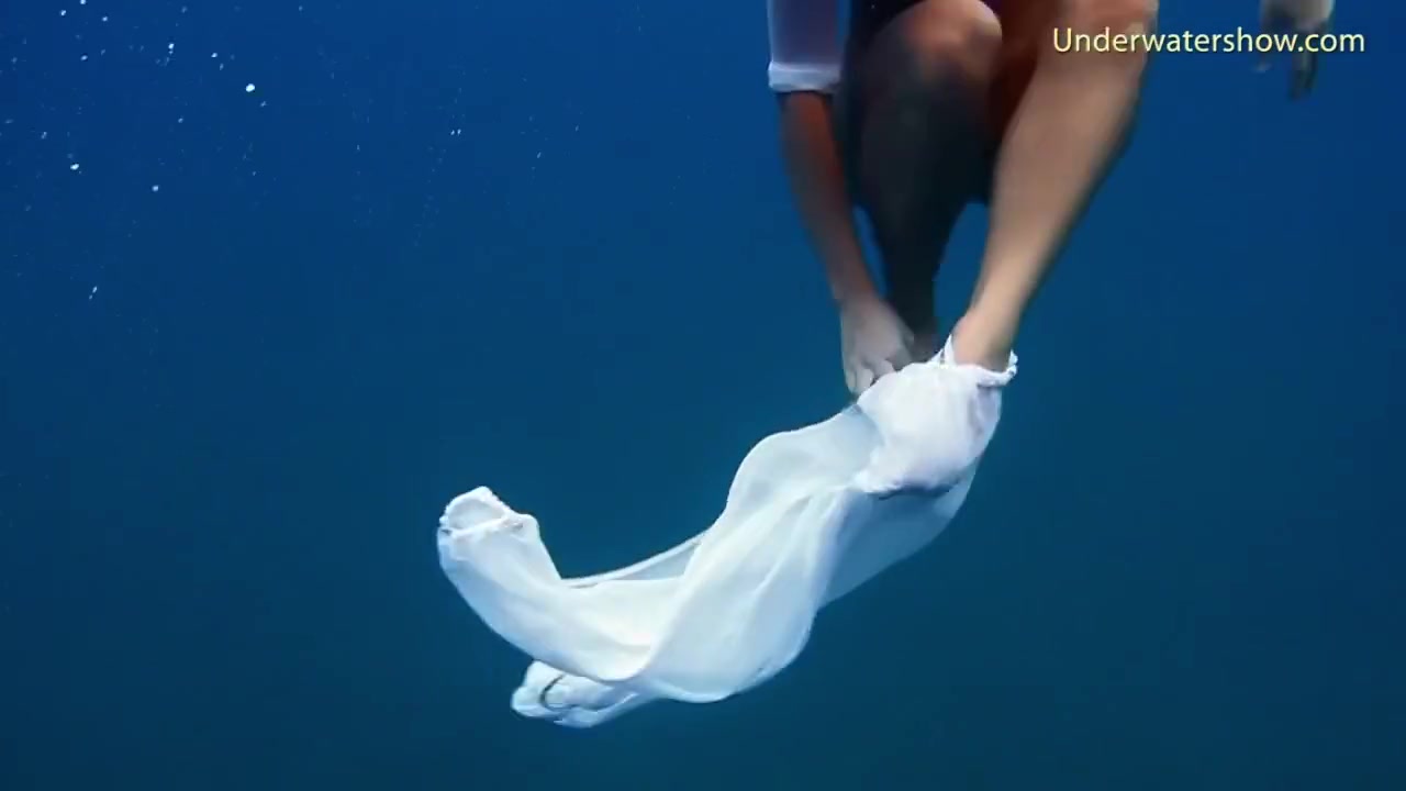 Enjoy Thick Chicks Underwater Lesbians