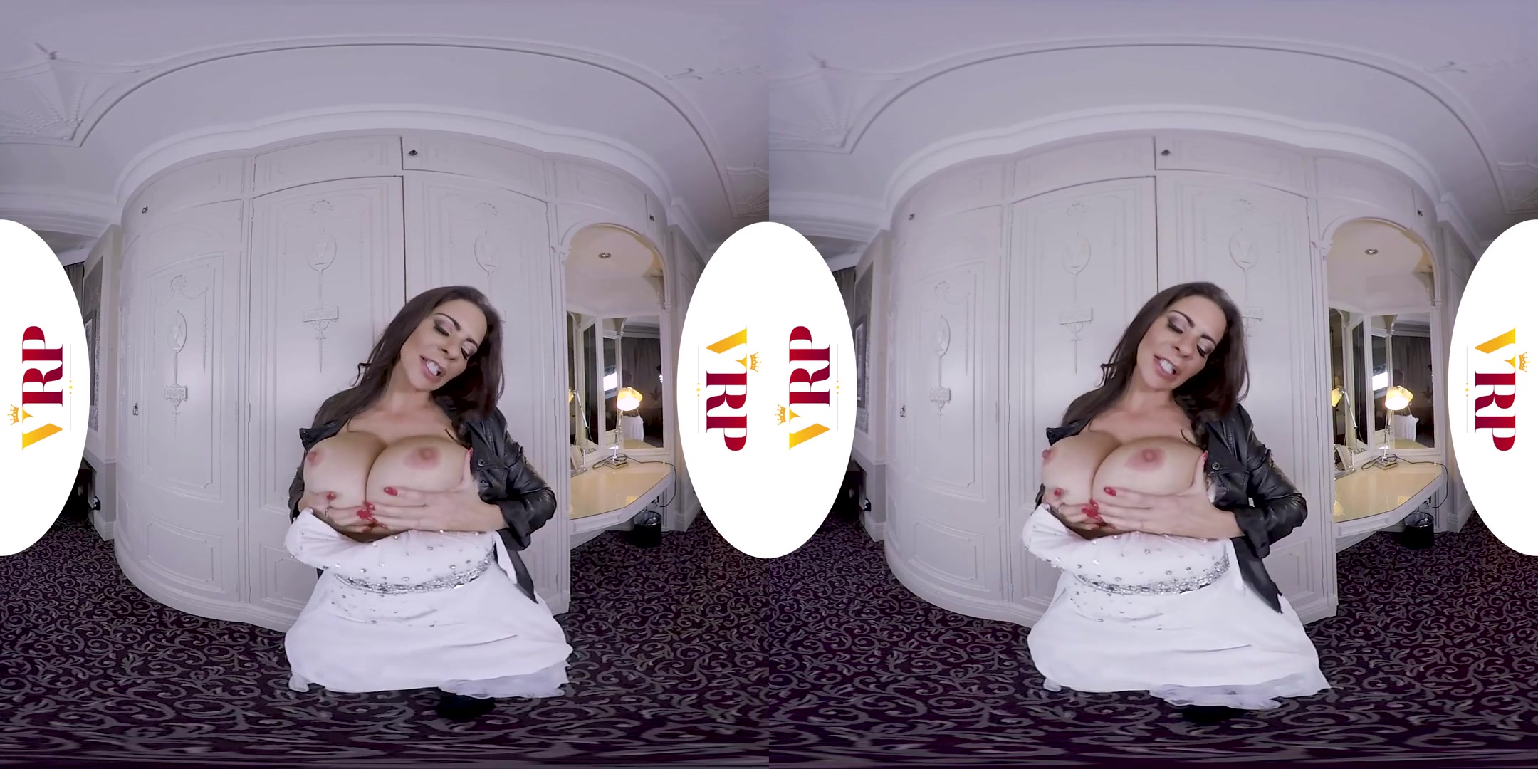 Linsey Dawn McKenzie in Up Close and Personal - VRPFilms