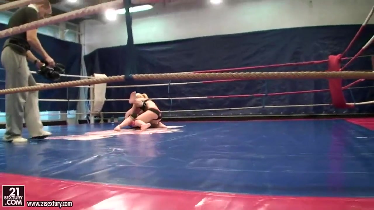 Erotic fight club demonstrates the hot couple: Angel Rivas, Niky Gold