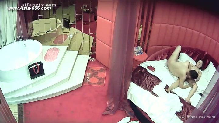 Hackers use the camera to remote monitoring of a lover's home ***