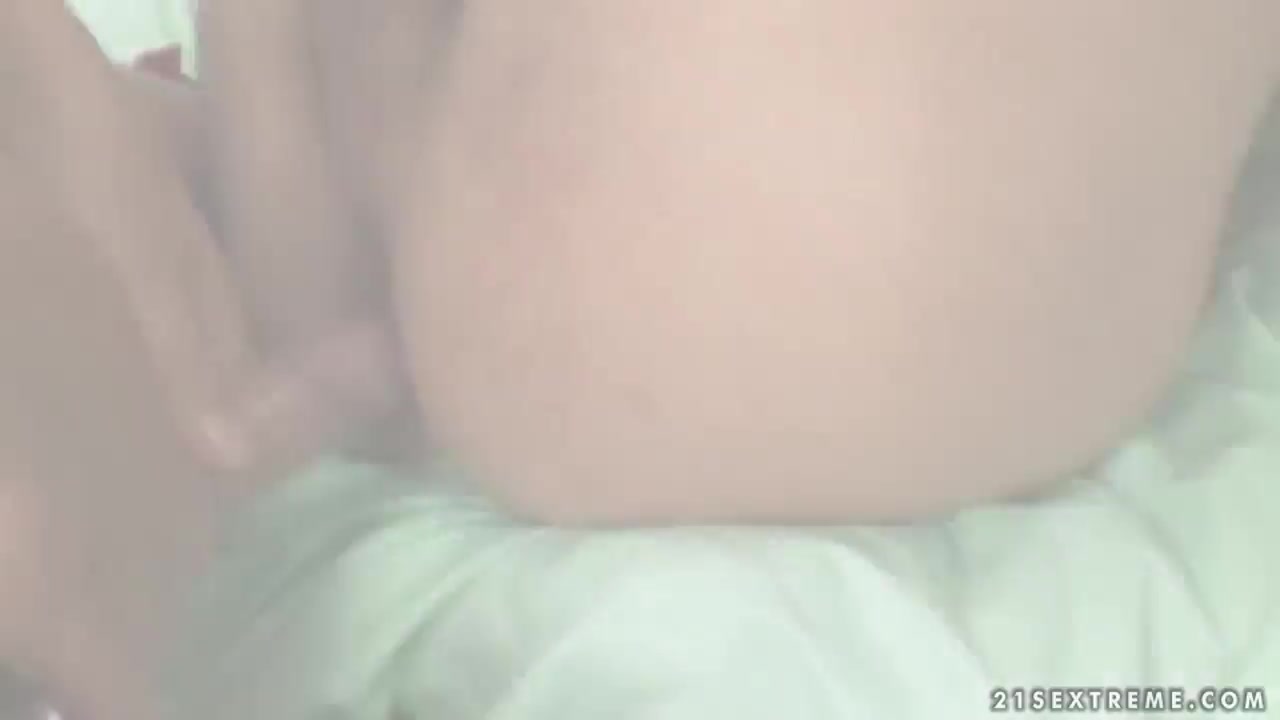 Agatha Blonde and Larissa Araujo get nasty