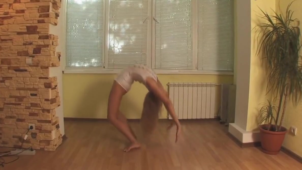 Russian Alla Klassnaja Does Bridges Naked And Shows How Flexible She Is