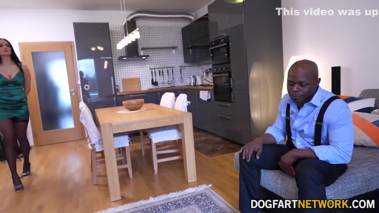 Maddy Black - Smokin Ex Breaks Into House Because She Needs Her Bbc Dogfart