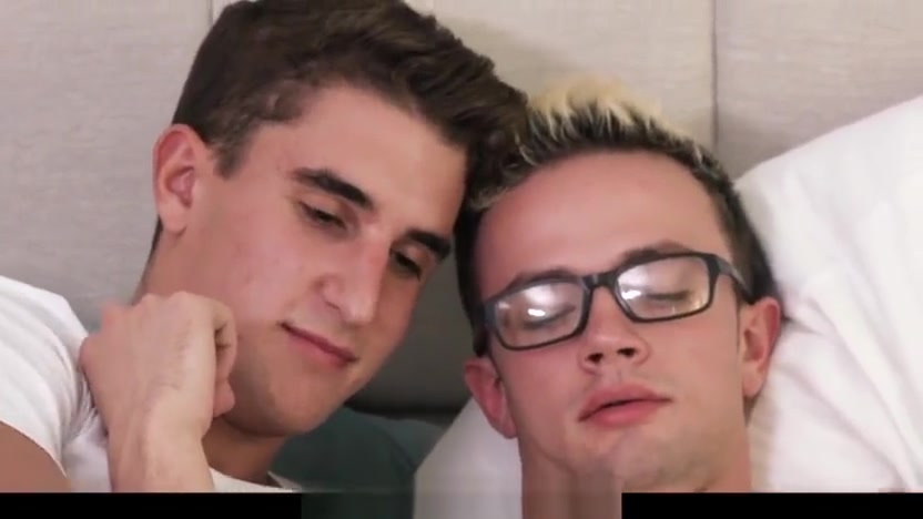 BrotherCrush - This Hot Guy Slides His Cock In His Bookish Little Stepbrother