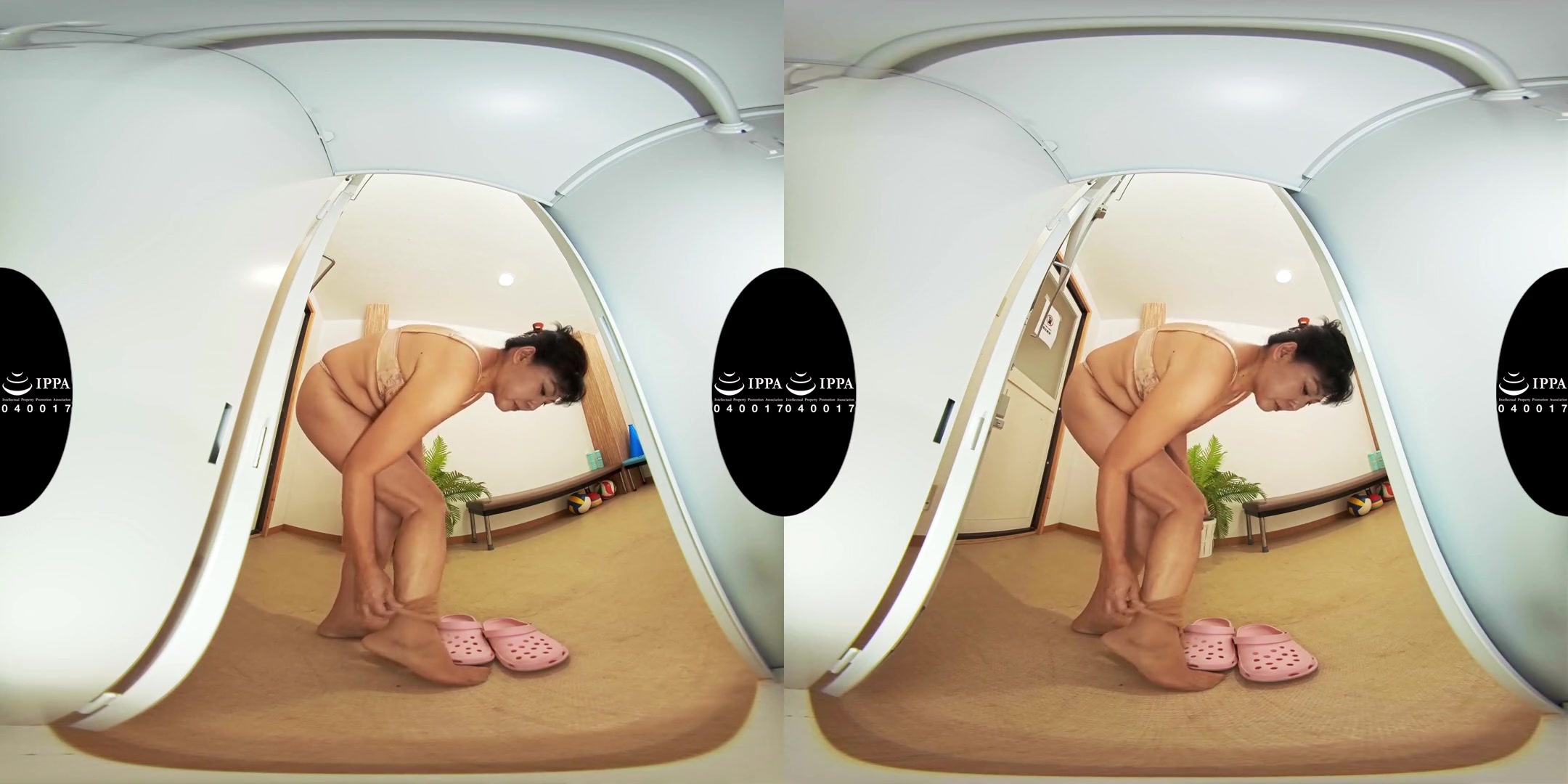 Changing Mature Japanese Women - Sneaking a Peek at Japanese MILFs