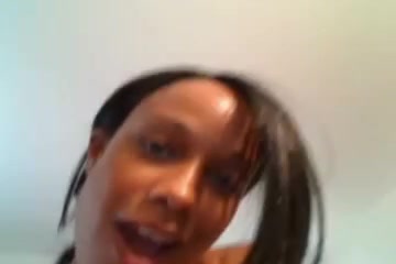 Sexy muscle ebony babe dancing