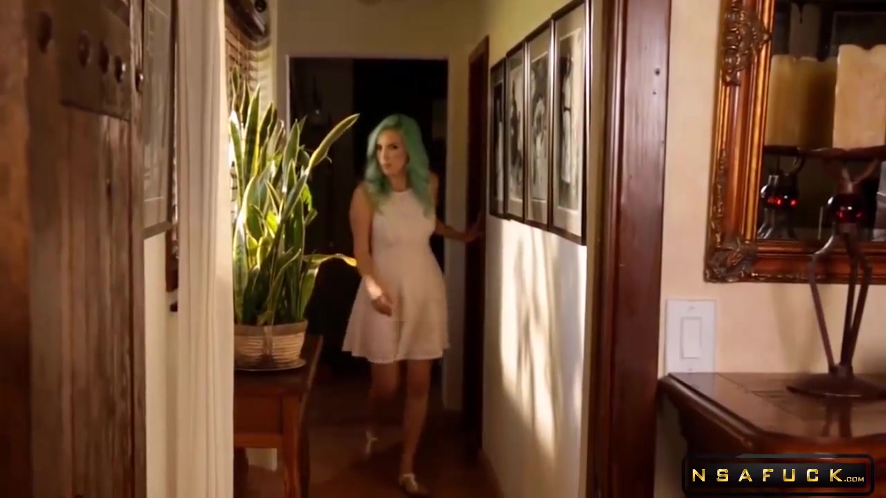 Scissor Twerking On Step mother In Laws Box With Lana Rhoades