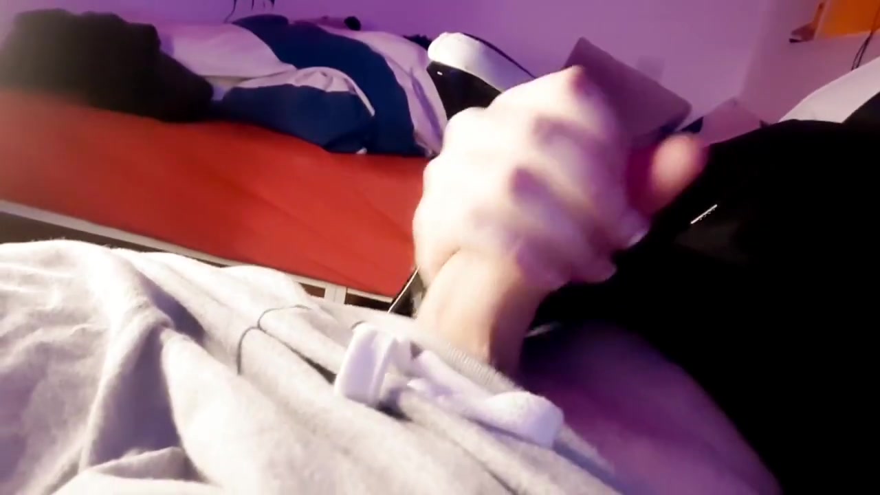 Cute Twink Femboy Makes Cummy Ice-lollys