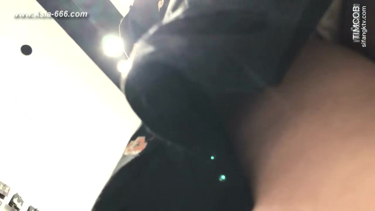 peeping chinese amateur upskirt.111