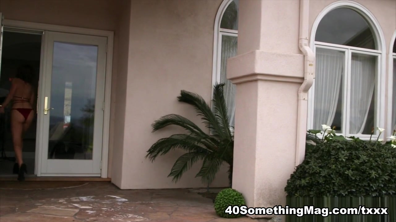Bonus scene: Cyndi Sinclair fills her ass - Cyndi Sinclair - 40SomethingMag