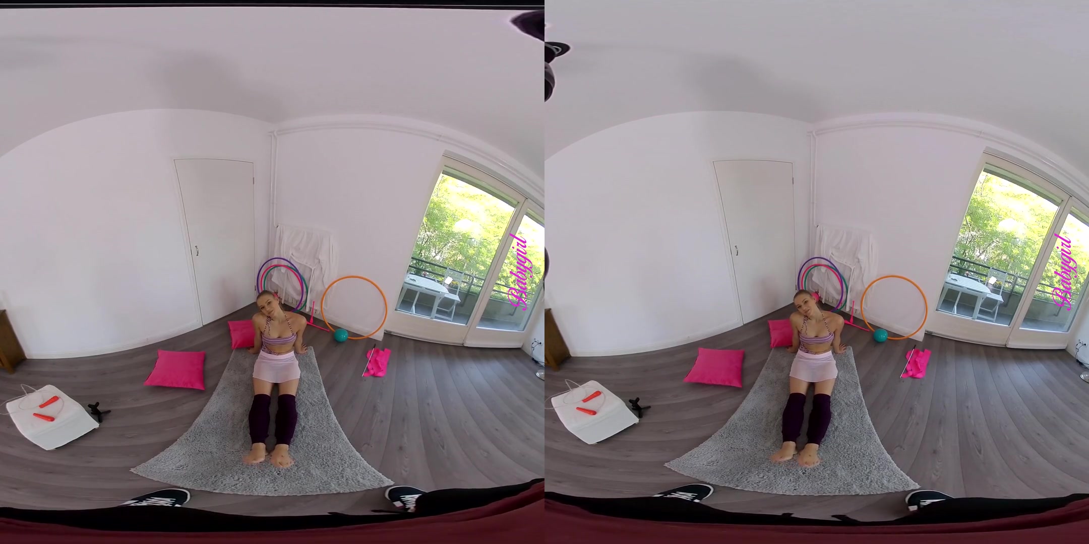 Mia Split in 18yo Flexible Gymnast - Mirror - perVRt