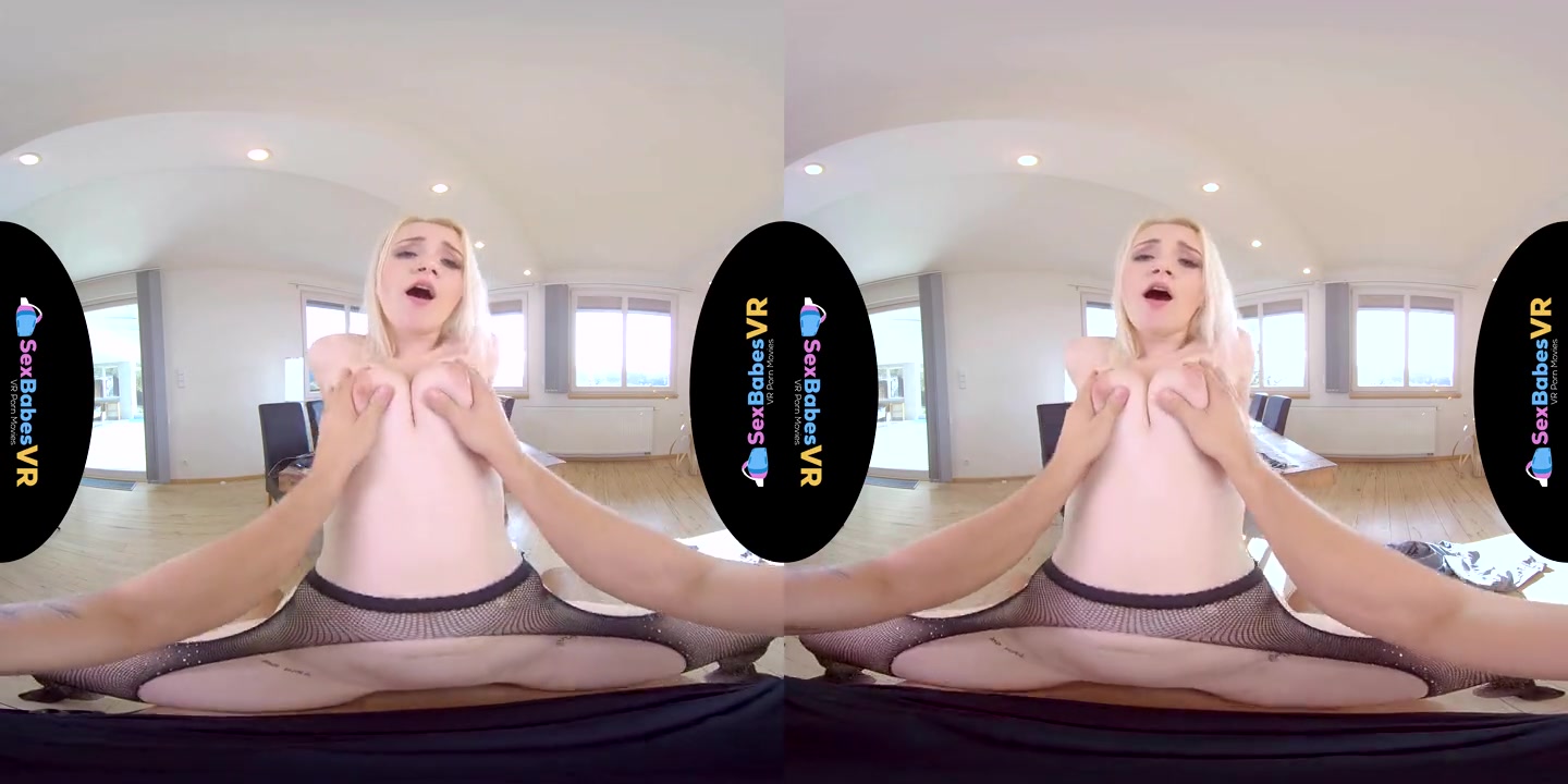VR porn - Little Wet Blonde - SexBabesVR