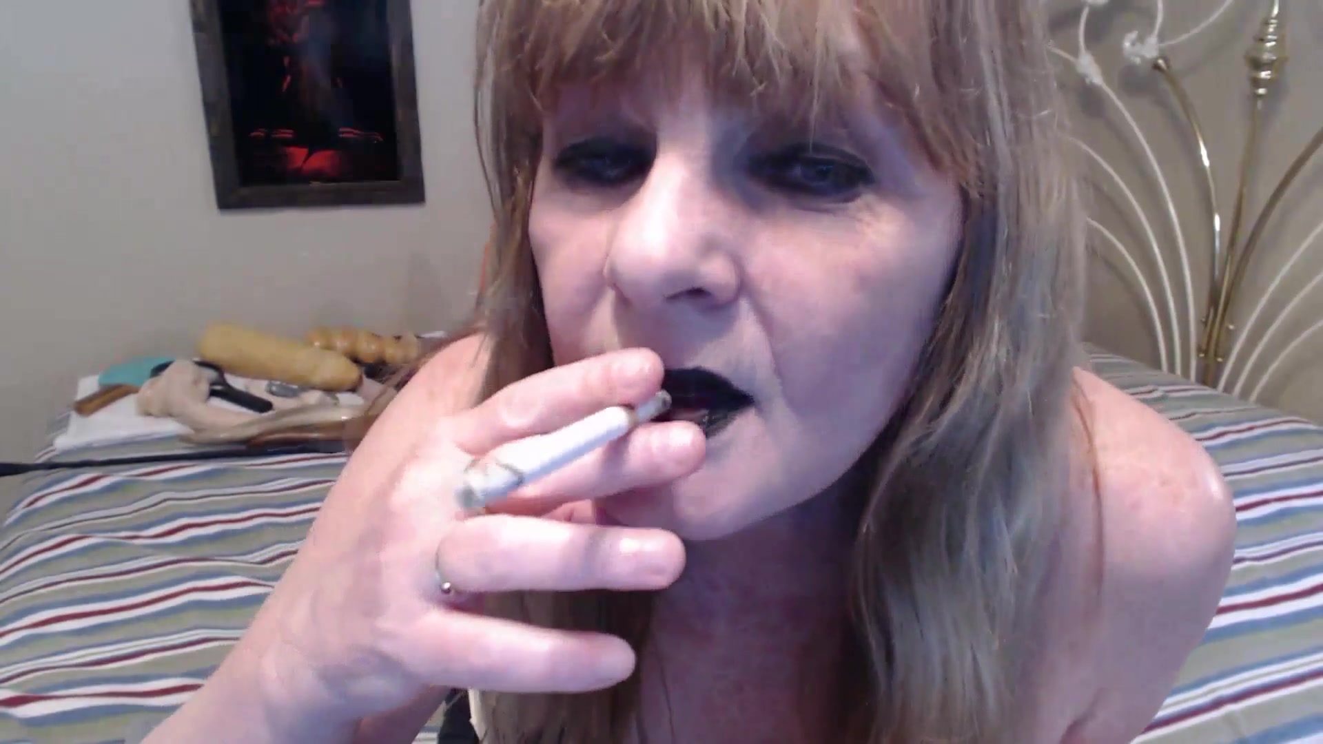 Black Lips Smoking MILF, Cum Watch - TacAmateurs