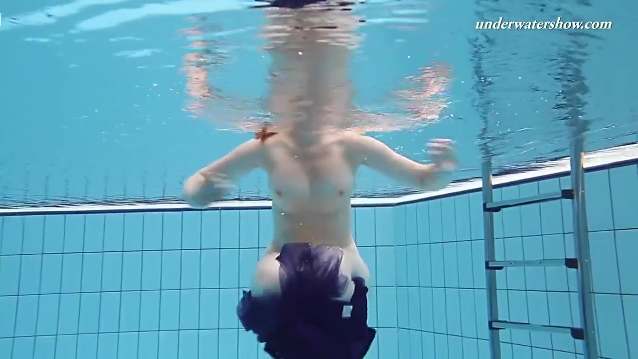 Juicy Pussy Lenka Swimming