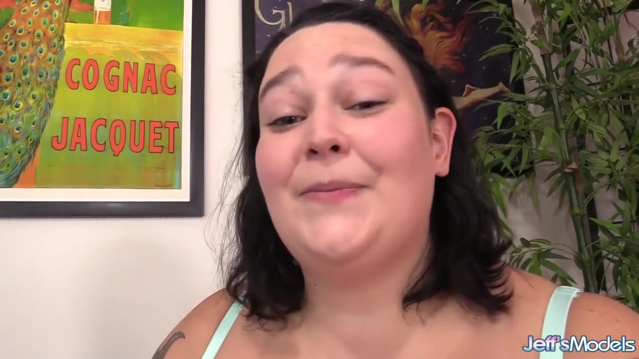 Lustful BBW Valhalla Lee Rides a Fucking Machine All the Way to Orgasm