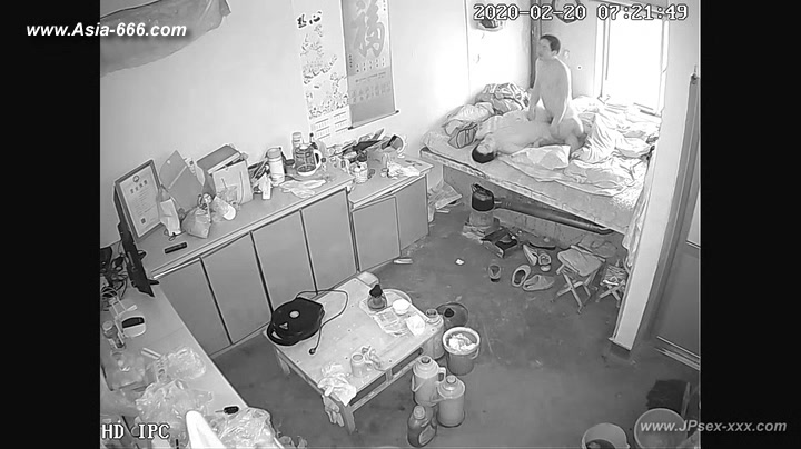 Hackers use the camera to remote monitoring of a lover's home life.***