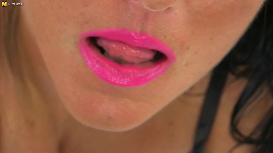 Hot Milf Raven Loves To Play With Herself - MatureNL