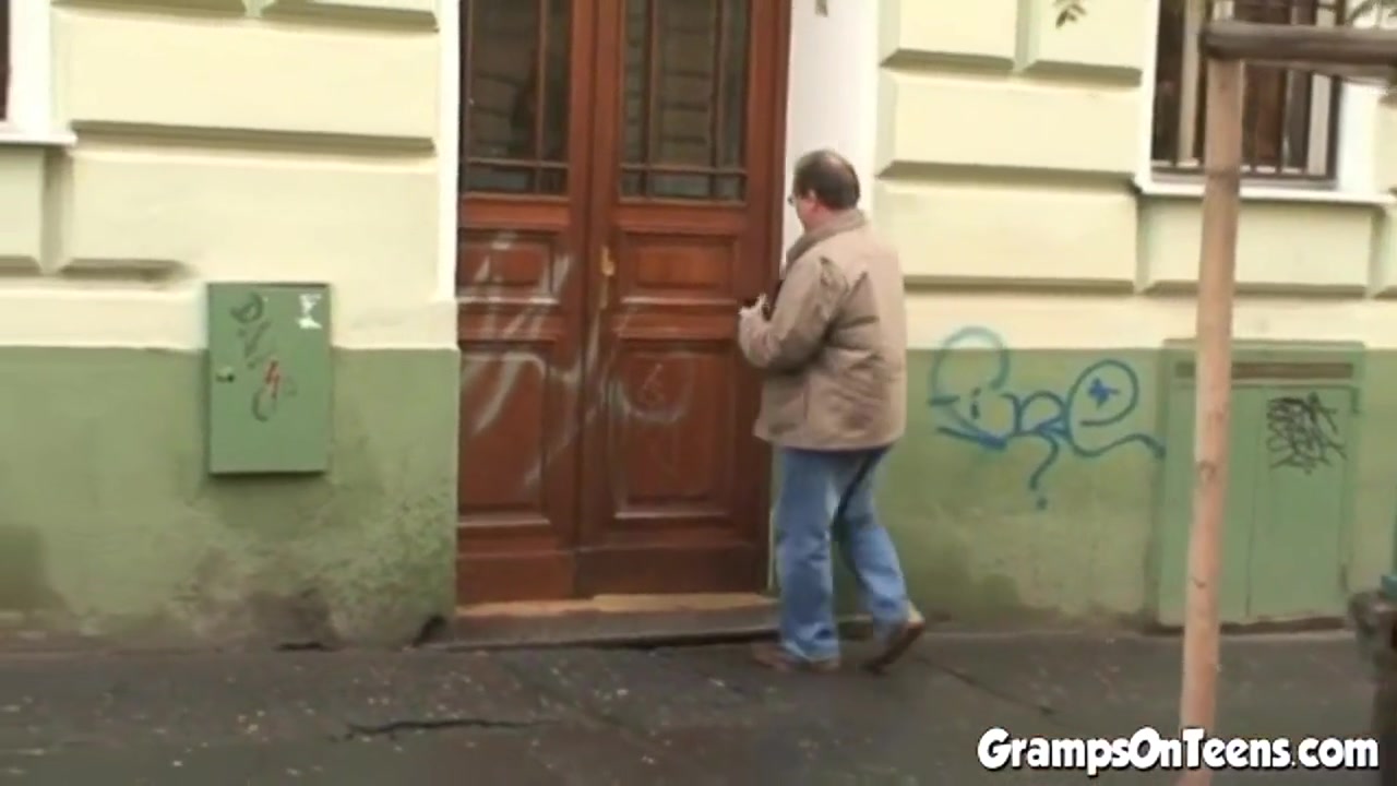 Exciting Teenie Bitch Screwing Old Grandpa Male Pole