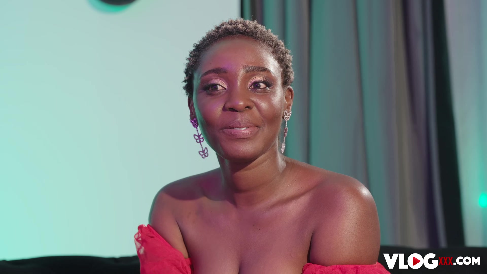 Busty Ebony Zaawaadi Sex Desires Fulfilled