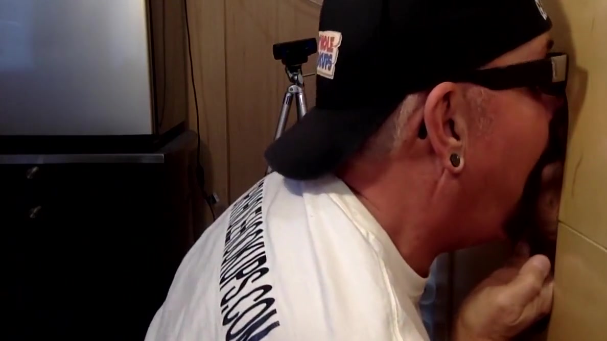 Homemade Dilf Sucks Ands Wanks Penis Through Gloryhole