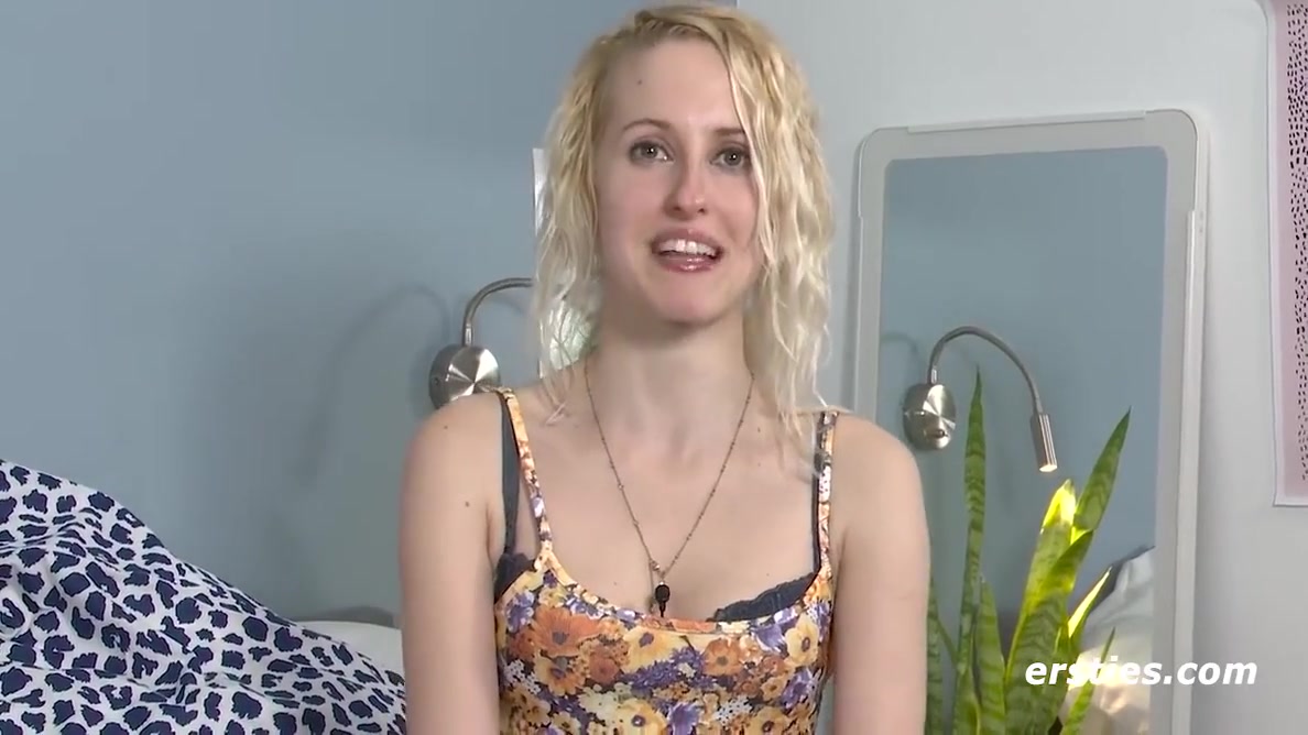Katzchen Callisto Spielt Mit Dildo