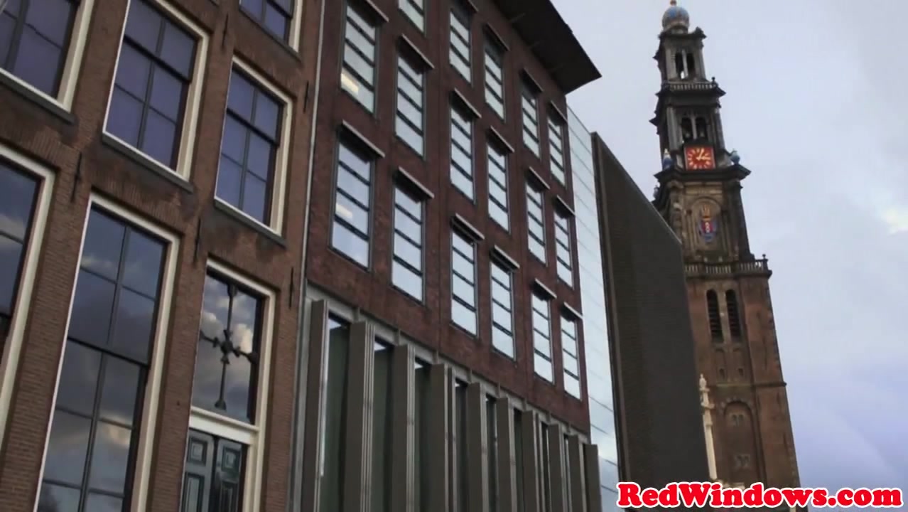 Amsterdam prostitute gets cumshowered