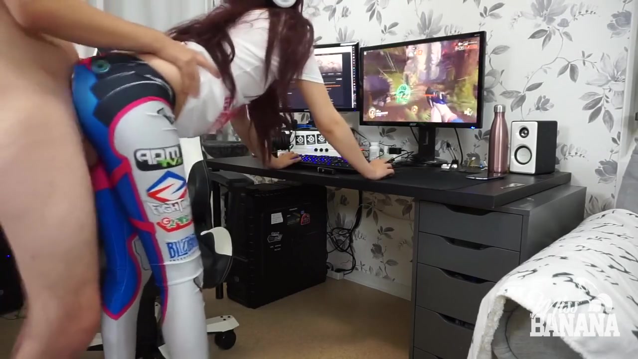 Wants Doggystyle During Gaming - Miss Banana