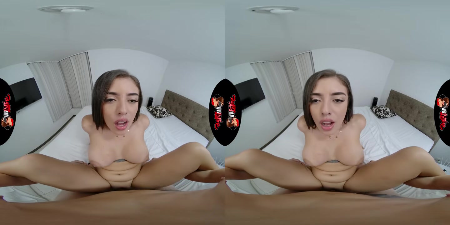 Cute Girl Got Ass - VRLatina