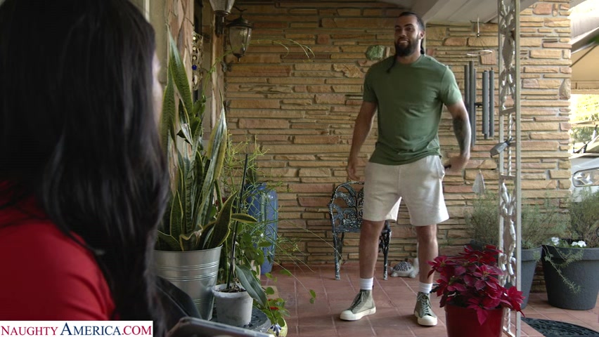 Alexa Payne gets locked out of her apartment and her friend's husband is there to save the day