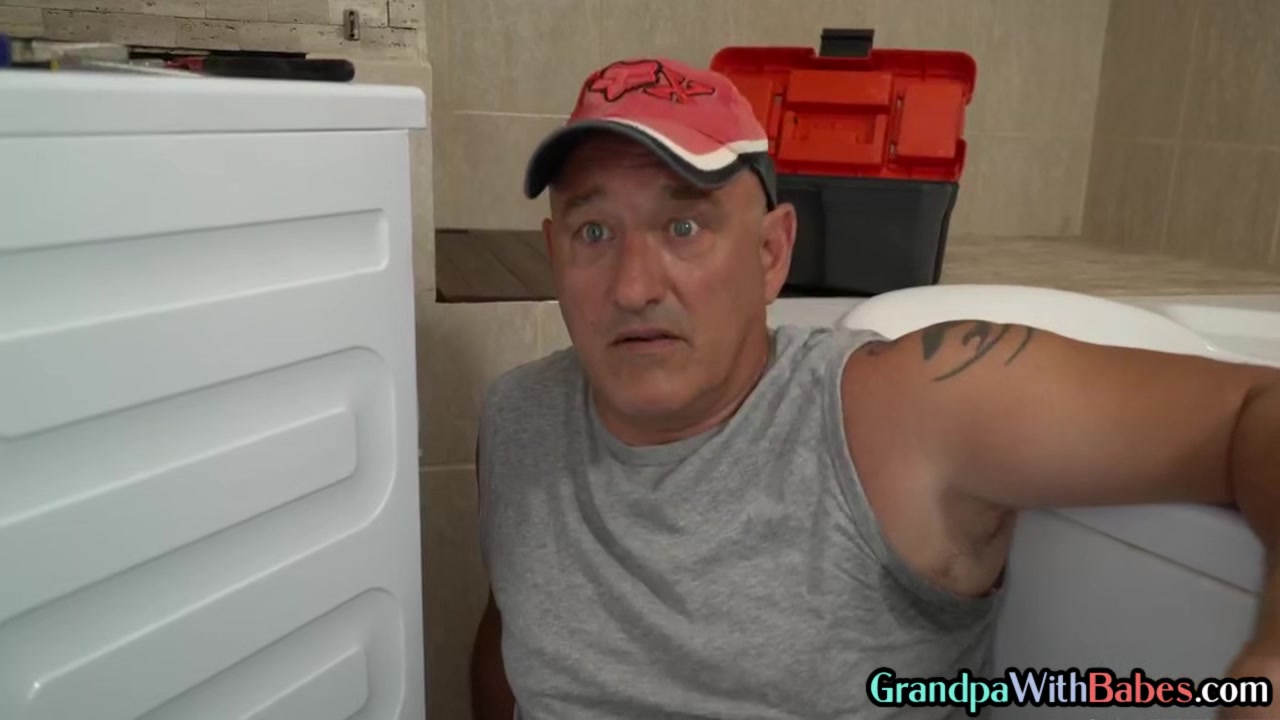 Grandpa fucks skinny squirting 21yo slut in her shaved twat