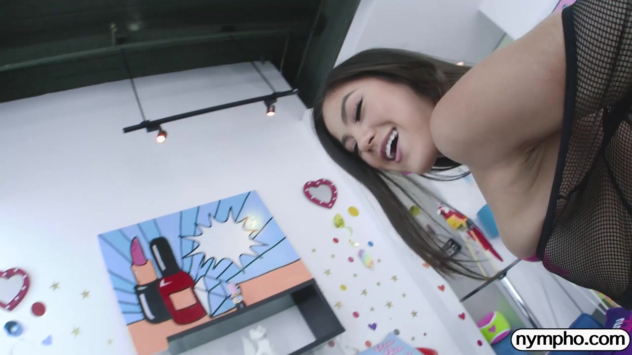 Kendra Offers Her Holes - Nympho