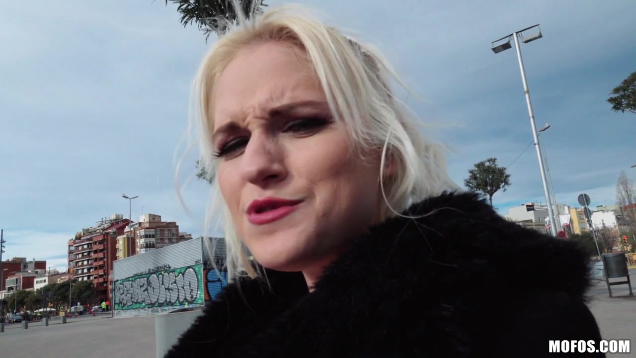 Rossella Visconti in Italian Blonde Loves Public Sex - PublicPickups