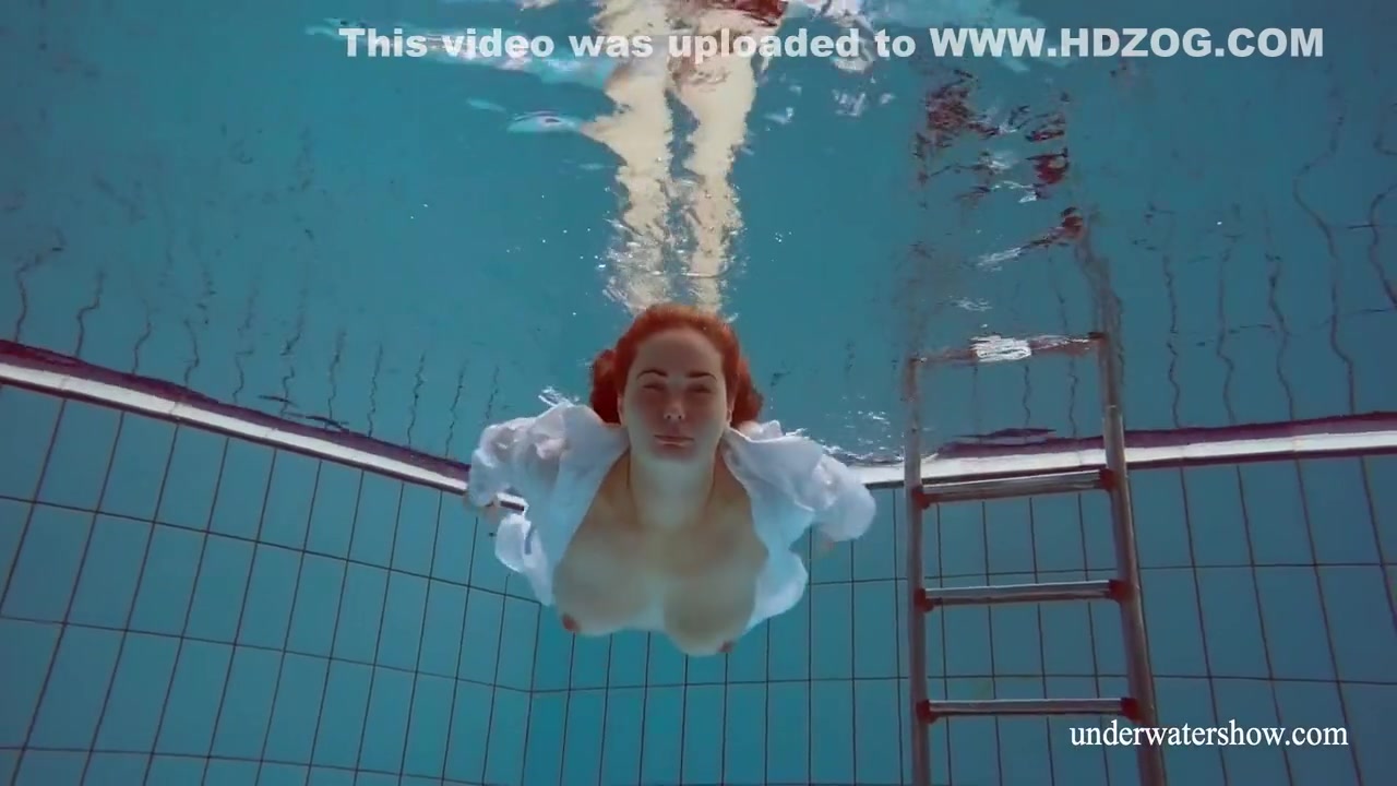 Lola The Cool Hot Chick In The Pool