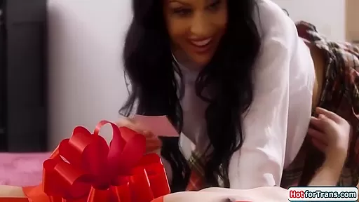 Zariah Aura And Queenie Sateen In Big Cock Shemale Awaits Gf 6 Min