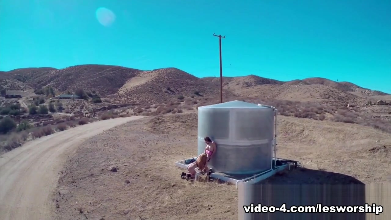 Hot teens 18+ have pussy licking fun in the desert - LesWorship