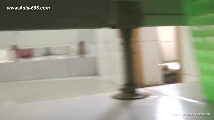 chinese girls go to toilet.127
