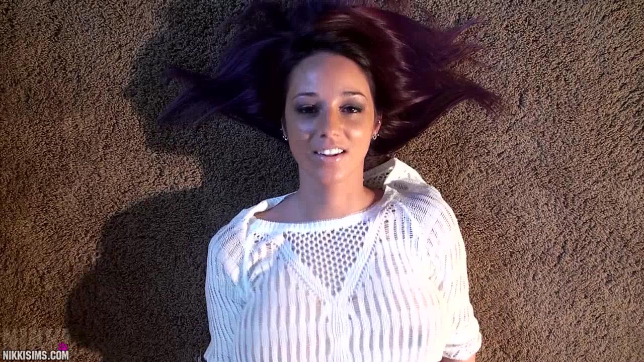 Nikki Bouncing Boobs Video