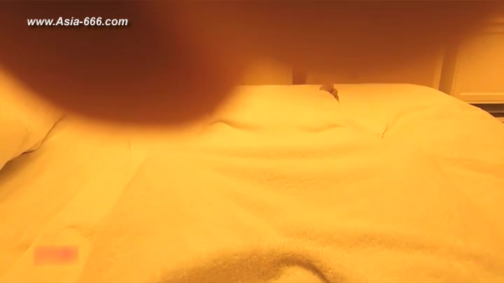 Chinese men enjoy erotic massage at senior club