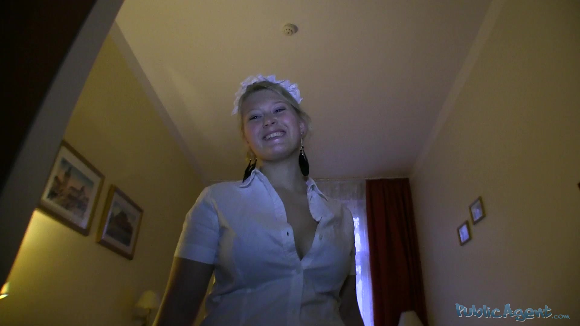 Amateur hardcore sex with blonde chick in the hotel room