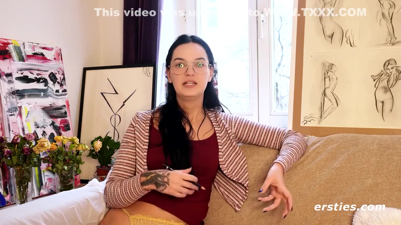 Artistic Babe Plays With A Dildo To Orgasm