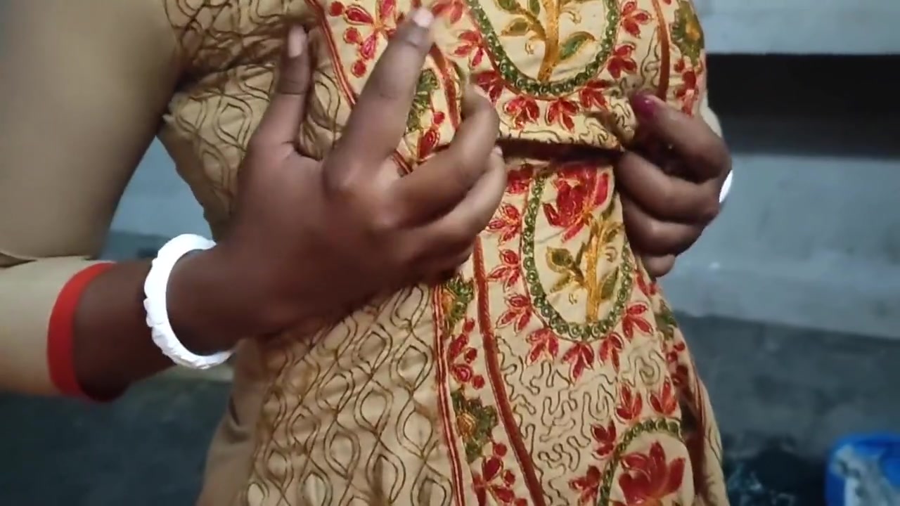 Desi Bhabhi Showing Pussy Indian Bhabhi Ko Jamkar Chudai - Indian Lady