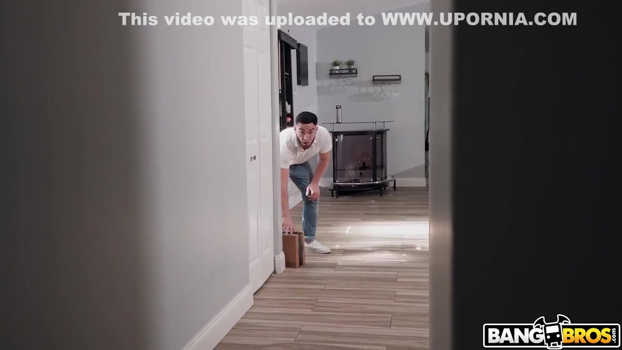 Delivery Deep Inside That Pussy On Pornhd With With Gianna Grey