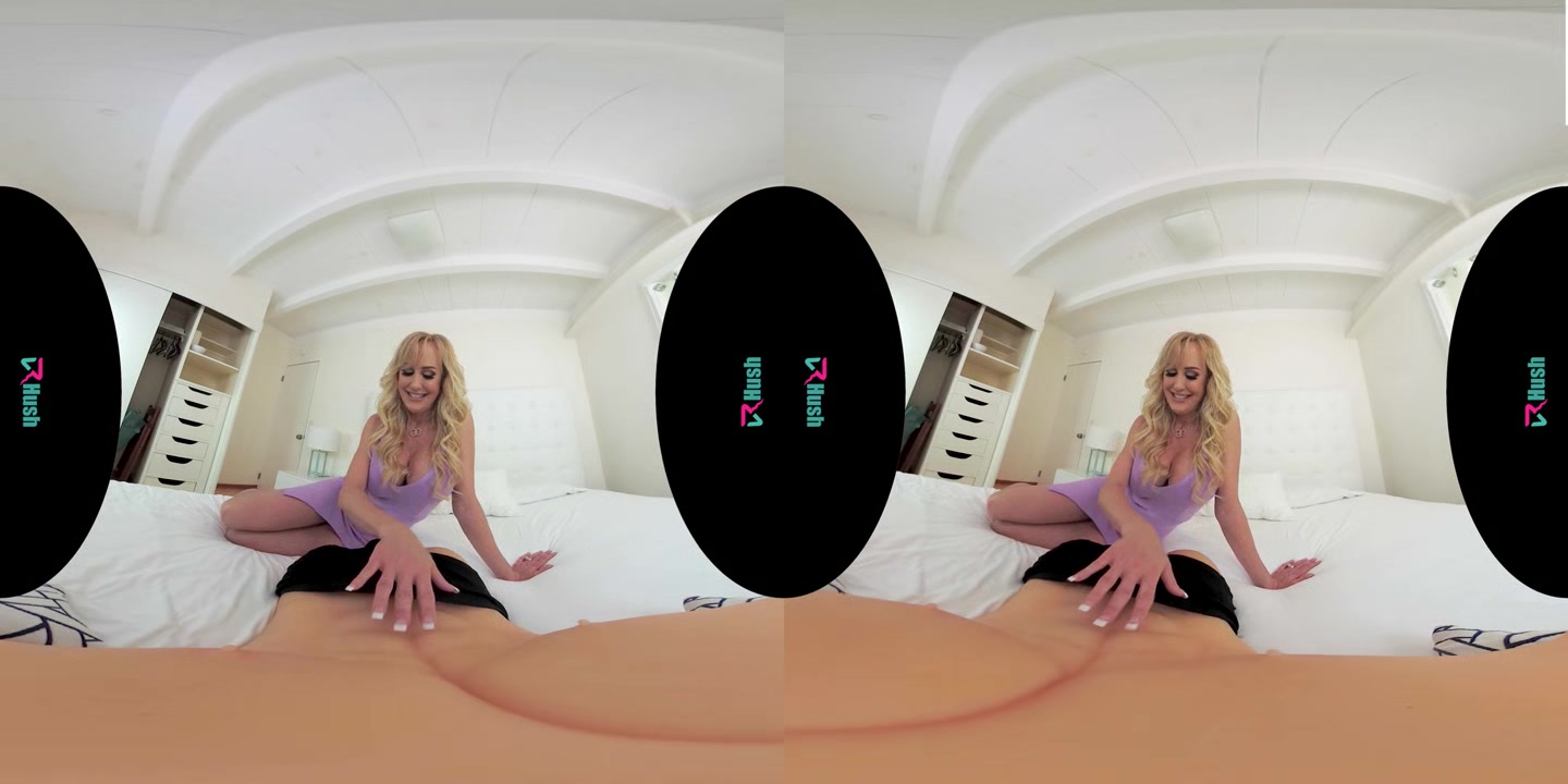 VRHUSH Brandi Love masturbating in virtual reality