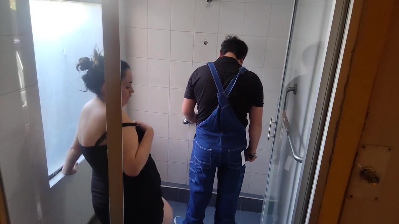 Hot Stepmom Calls Plumber Ends Up Fucking In The Shower