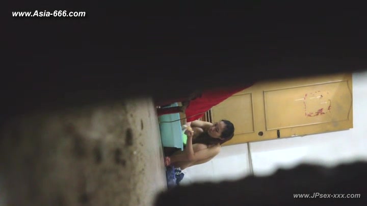 peeping chinese girls bathing.13