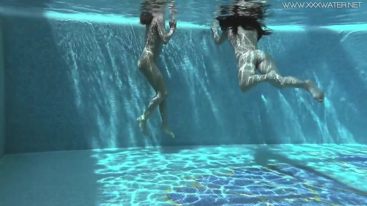 Jessica Lincoln And Lindsey Cruz - Pretty Hot Hotties Cruz And Jessica Swim Naked Together