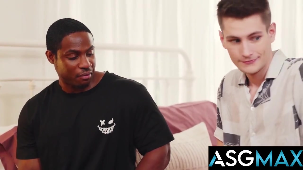 How Long Can Duok Resist Deangelos Cock On Gay Reality Show? With Trevor Harris And Deangelo Jackson