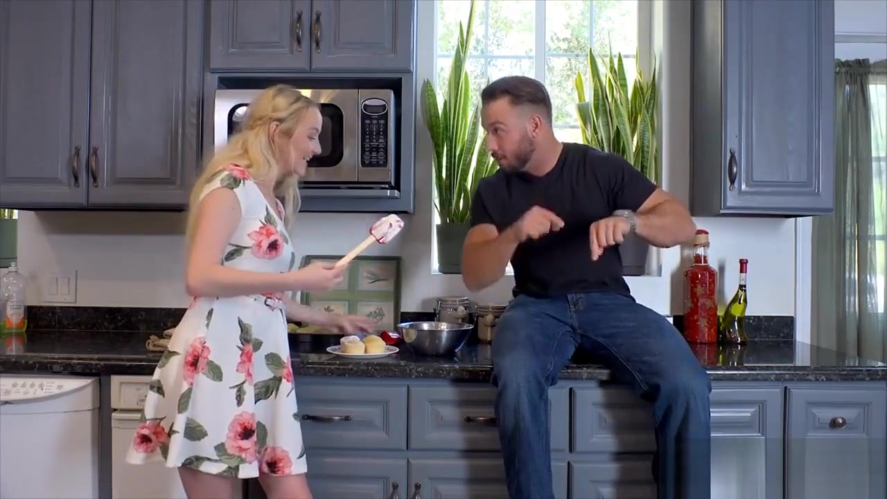 I Was Horny So I Fucked My Gfs Stepsis In The Kitchen