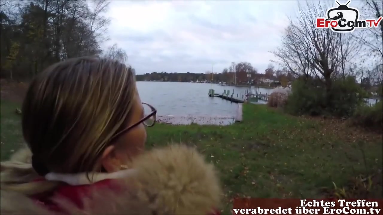 Blonde Deutsche Milf Mit Brille Trifft Sich Mit Fremden Mann Zum Ficken In Der Offentlichkeit